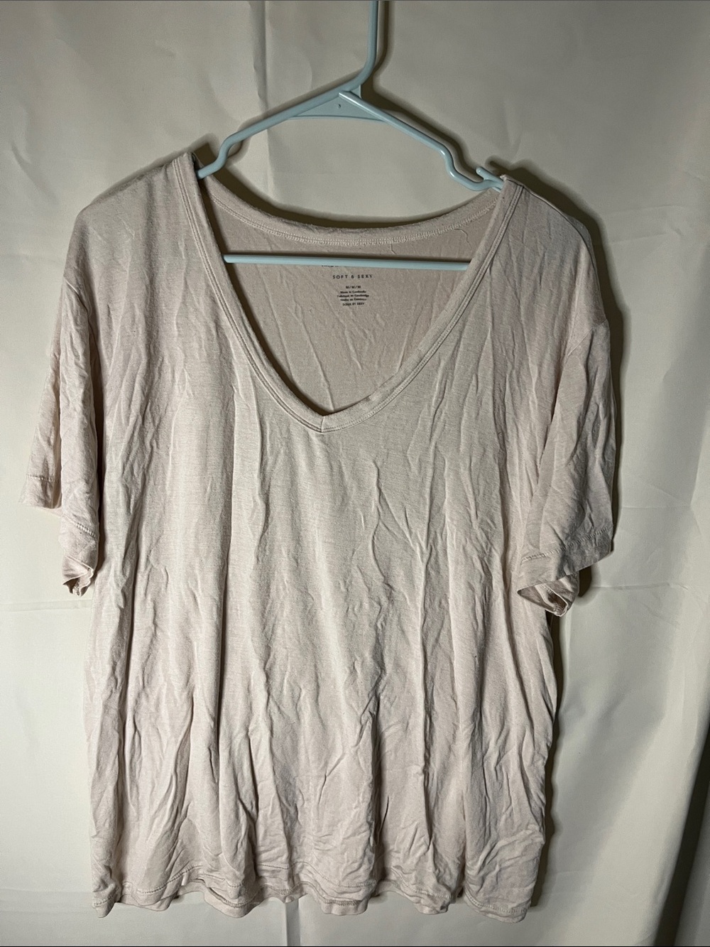 American Eagle Outfitters Light Beige V-Neck Short Sleeve Tee